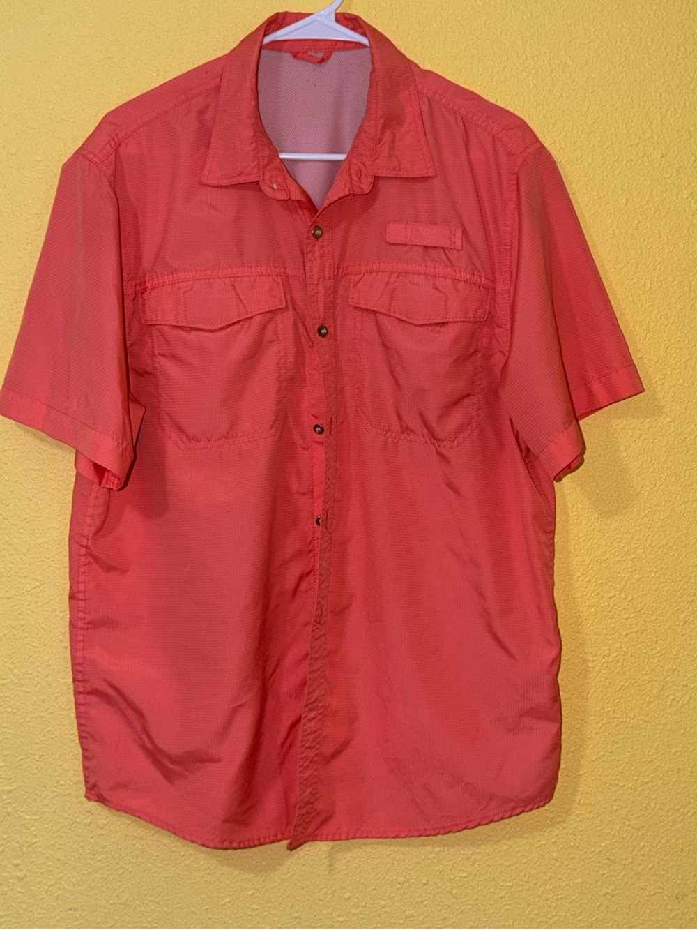 Men's Casual Short-Sleeve Button-Down Shirt in Coral Red
